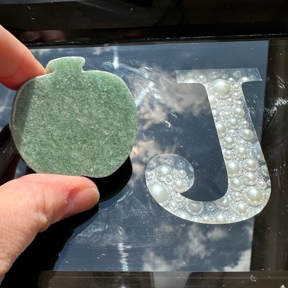 Natural Green Aventurine Apple Slice Carving - Picture 2 of 3